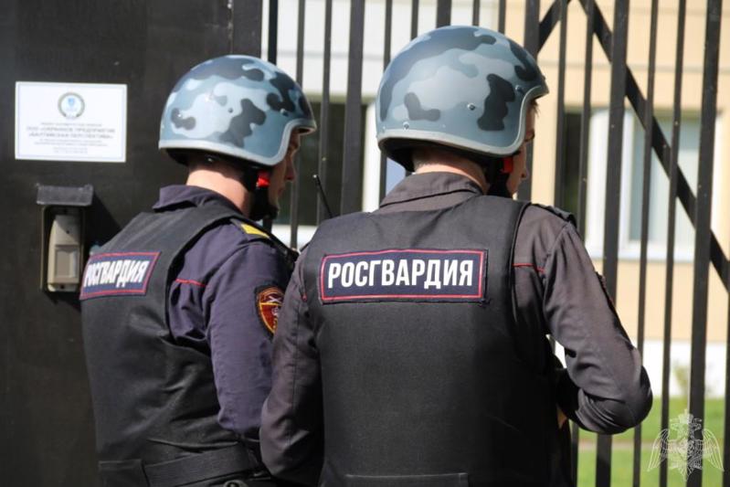 Сотрудники Росгвардии по горячим следам задержали мужчину, подозреваемого в совершении грабежа