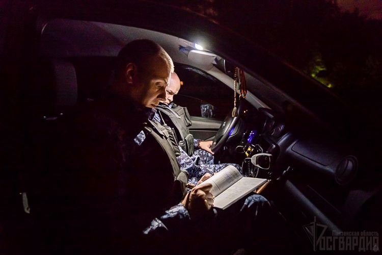 В баре задержана женщина, подозреваемая в нанесении телесных повреждений посетительнице заведения 