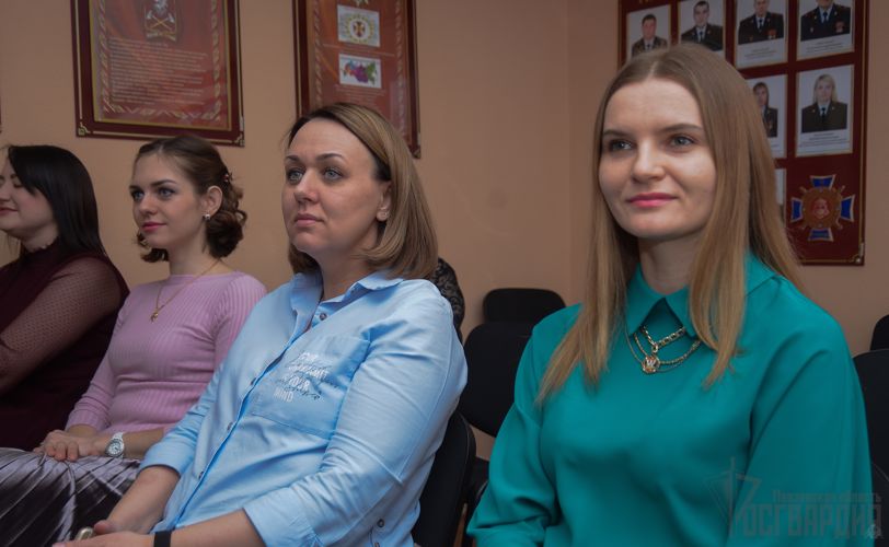 В Пензе сотрудниц управления вневедомственной охраны Росгвардии поздравили с 8 марта