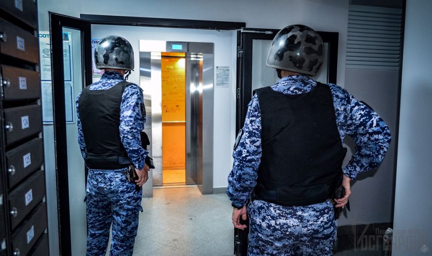 Гражданин, пытавшийся незаконно попасть в чужую квартиру, был задержан сотрудниками Росгвардии