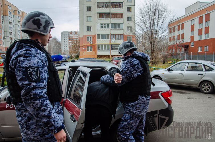 В Кузнецке мужчина, подозреваемый в совершении преступления, был задержан росгвардейцами