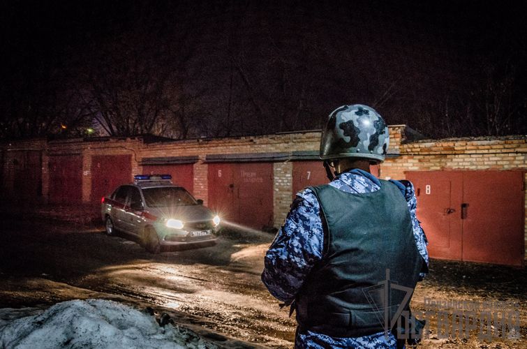 Бдительность водителя такси помогла росгвардейцам задержать мужчину, подозреваемого в совершении противоправных действий