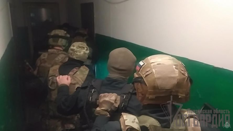 Сотрудниками полиции при содействии СОБР «Агат» Росгвардии задержан пензенец, который вымогал деньги у своей знакомой
