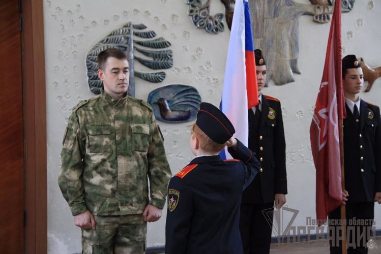 В Пензенской области военнослужащие Росгвардии приняли участие в церемонии посвящения школьников в ряды "Юнармия"