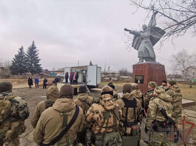 РОСГВАРДЕЙЦЫ ПОЧТИЛИ ПАМЯТЬ ГЕРОЕВ ВЕЛИКОЙ ОТЕЧЕСТВЕННОЙ ВОЙНЫ В ЛУГАНСКОЙ НАРОДНОЙ РЕСПУБЛИКЕ