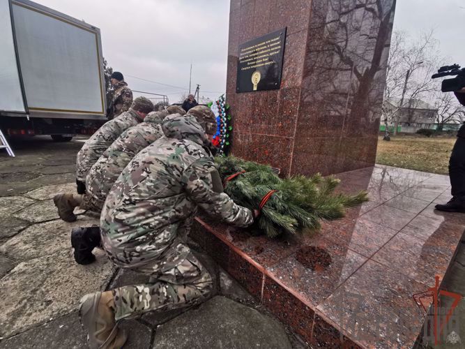 РОСГВАРДЕЙЦЫ ПОЧТИЛИ ПАМЯТЬ ГЕРОЕВ ВЕЛИКОЙ ОТЕЧЕСТВЕННОЙ ВОЙНЫ В ЛУГАНСКОЙ НАРОДНОЙ РЕСПУБЛИКЕ