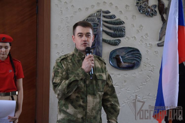 В Пензенской области военнослужащие Росгвардии приняли участие в церемонии посвящения школьников в ряды "Юнармия"
