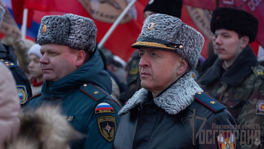 Начальник Управления Росгвардии по Пензенской области возложил цветы к Вечному огню