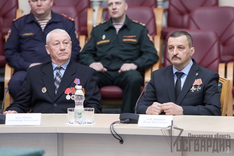 Губернатор Пензенской области поздравил с юбилеем сотрудников и ветеранов пензенского СОБР Росгвардии