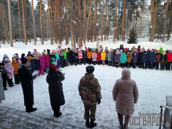 В Заречном Пензенской области военнослужащие воинской части Росгвардии и школьники почтили память воинов-интернационалистов