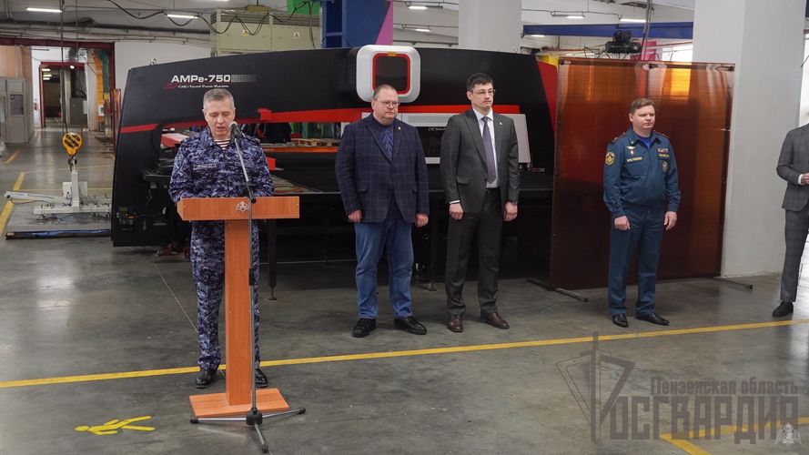 ТЕЛЕСЮЖЕТ ТРК «ЭКСПРЕСС»: В ПЕНЗЕ ОТЛИЧИВШИМСЯ РАБОЧИМ ГК ПЗТП БЫЛИ ВРУЧЕНЫ ПОЧЕТНЫЕ ГРАМОТЫ ОТ РОСГВАРДИИ (ВИДЕО)
