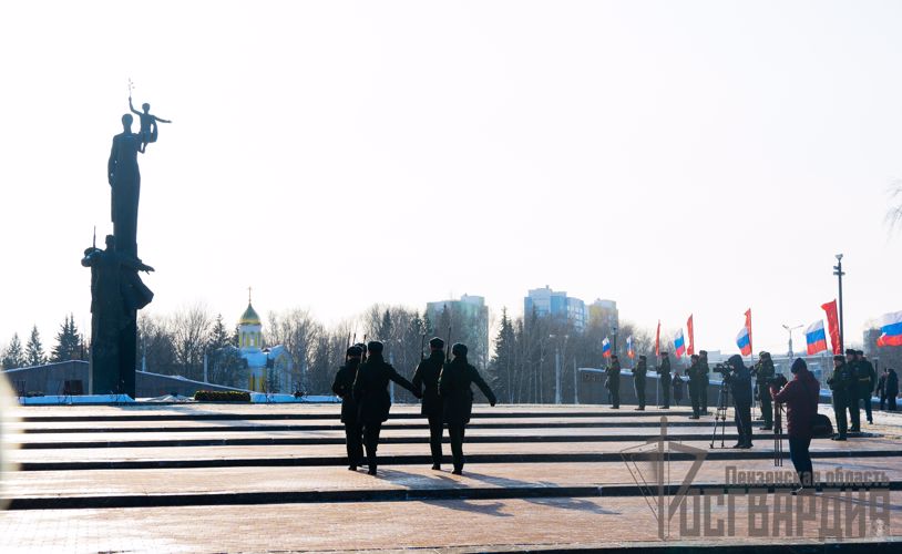 Начальник Управления Росгвардии по Пензенской области принял участие в церемонии, посвященной Дню защитника Отечества