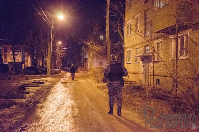 В Пензе росгвардейцы задержали подозреваемого, который избил свою сожительницу во время застолья