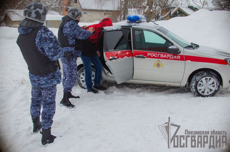 В Пензе наряд Росгвардии задержал мужчину, который устроил драку на охраняемом объекте