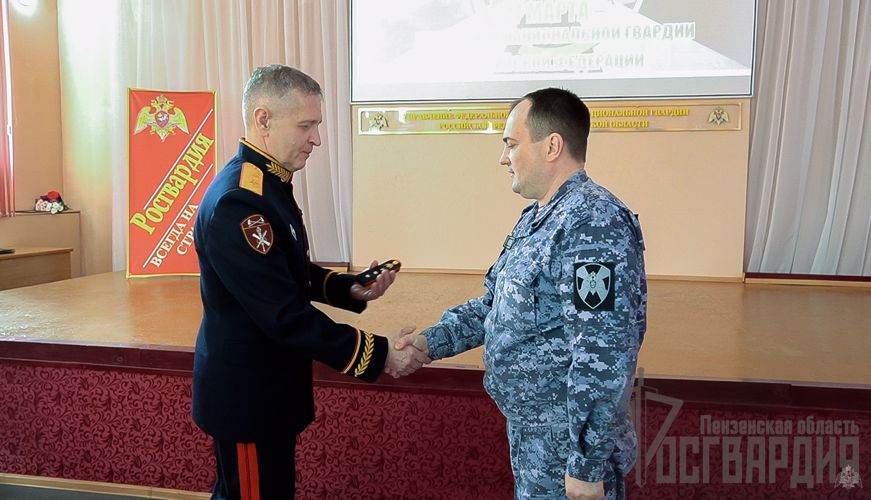В Пензе лучшим сотрудникам и военнослужащим Росгвардии вручили почетные награды