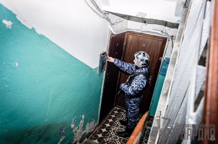 В Пензе наряд Росгвардии задержал подозреваемого, который выместил злобу на пенсионерке