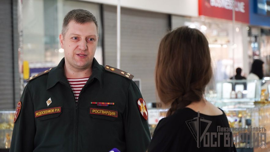 В Пензе военный оркестр Росгвардии устроил музыкальный сюрприз в торговом центре