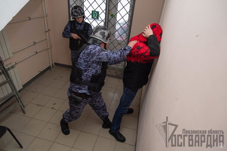 В Пензе наряд Росгвардии задержал гражданина, который избил мужчину в результате спора