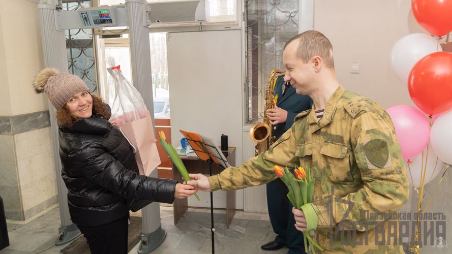 Праздничное настроение для представительниц прекрасного пола создали в Управлении Росгвардии по Пензенской области