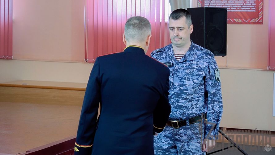 В Пензе лучшим сотрудникам и военнослужащим Росгвардии вручили почетные награды