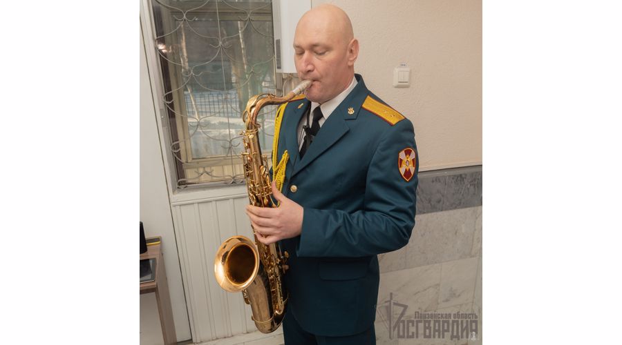 Праздничное настроение для представительниц прекрасного пола создали в Управлении Росгвардии по Пензенской области