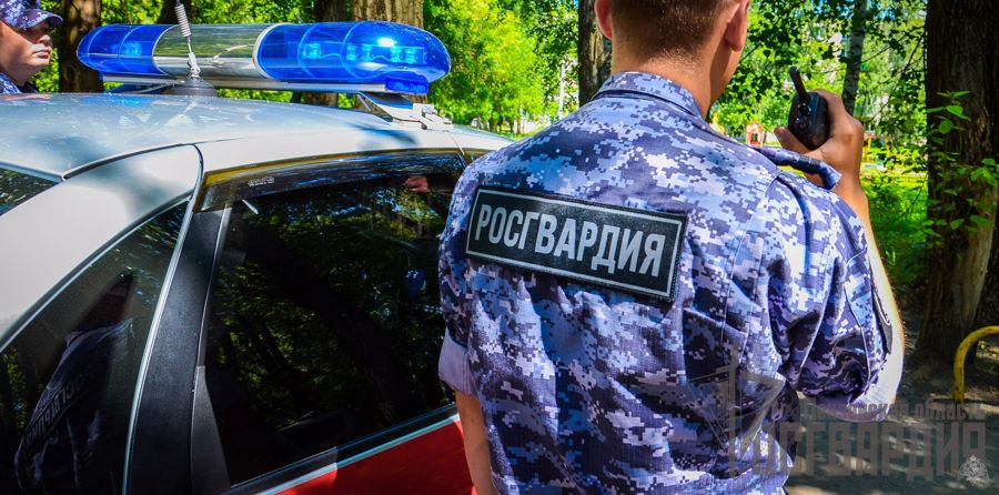 В Пензе росгвардейцы задержали мужчину, избившего посетительницу бара
