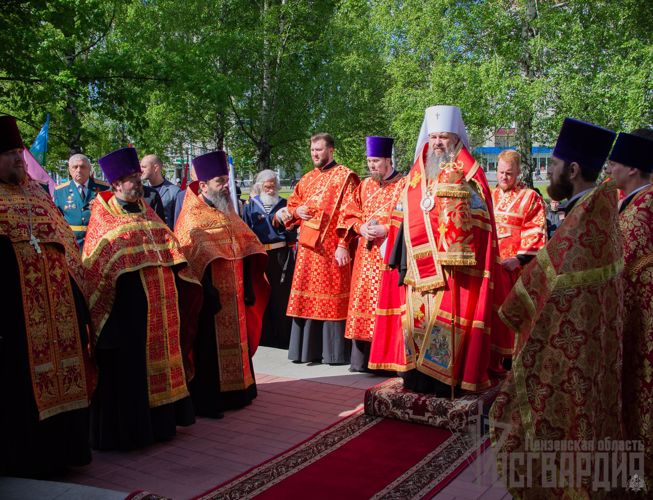 Начальник Управления Росгвардии по Пензенской области возложил цветы у Монумента воинской и трудовой славы