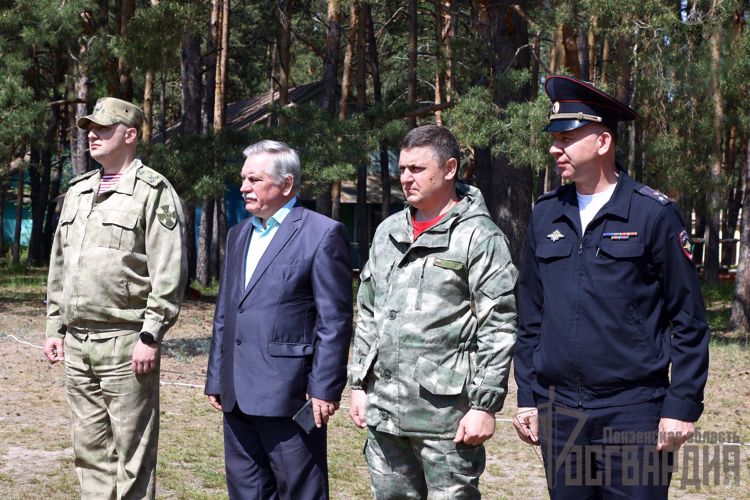 Представители Росгвардии приняли участие в закрытии первых учебно-тренировочных сборов отряда «Тигр» в лагере под Пензой