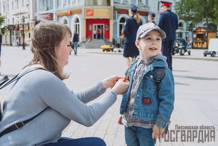 В Пензе военнослужащие Росгвардии и следственного управления СК России по Пензенской области присоединились к Всероссийской акции «Георгиевская ленточка»