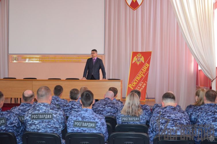 В Пензе личный состав территориального управления Росгвардии встретились с представителем Российского общества «Знание»