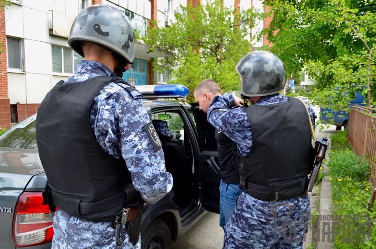 В Пензе сотрудники Росгвардии задержали работника магазина, подозреваемого в хищение товара