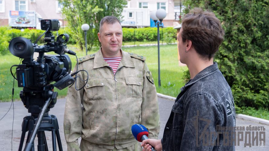 Военнослужащего Управления Росгвардии по Пензенской области, у которого родился 7 ребенок, поздравил глава региона и коллеги по службе