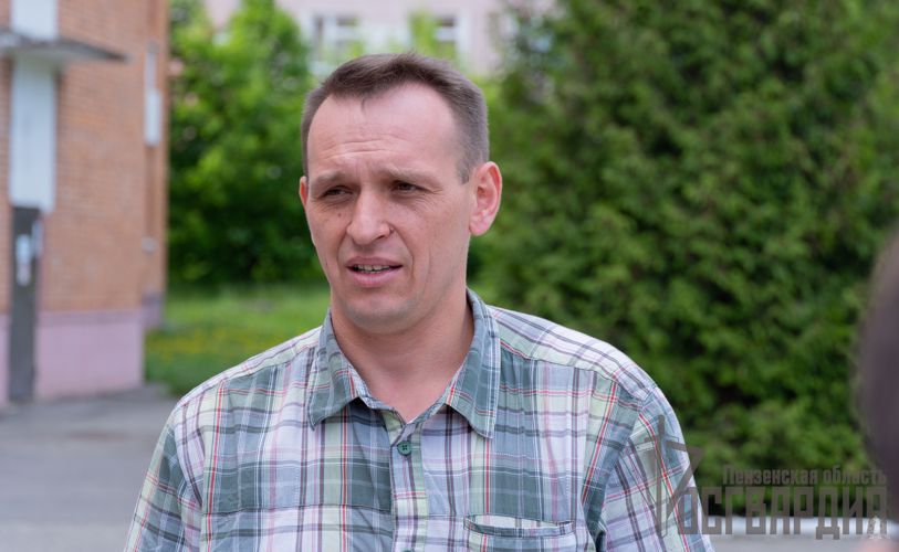 Военнослужащего Управления Росгвардии по Пензенской области, у которого родился 7 ребенок, поздравил глава региона и коллеги по службе