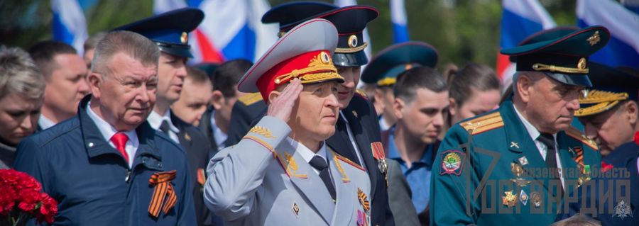 Начальник Управления Росгвардии по Пензенской области возложил цветы у Монумента воинской и трудовой славы 