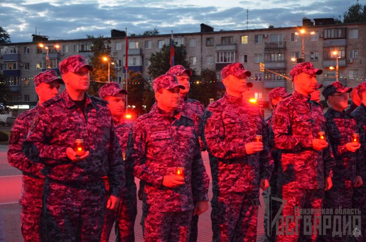 В канун дня памяти и скорби сотрудники и военнослужащие Управления Росгвардии по Пензенской области приняли участие в общероссийской акции «Свеча Памяти»