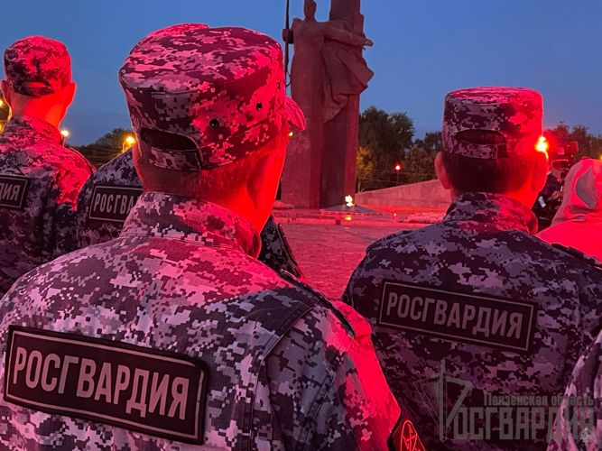 В канун дня памяти и скорби сотрудники и военнослужащие Управления Росгвардии по Пензенской области приняли участие в общероссийской акции «Свеча Памяти»