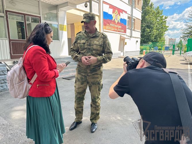 В Пензе офицер медицинской службы Росгвардии рассказал о своей деятельности представителю регионального СМИ
