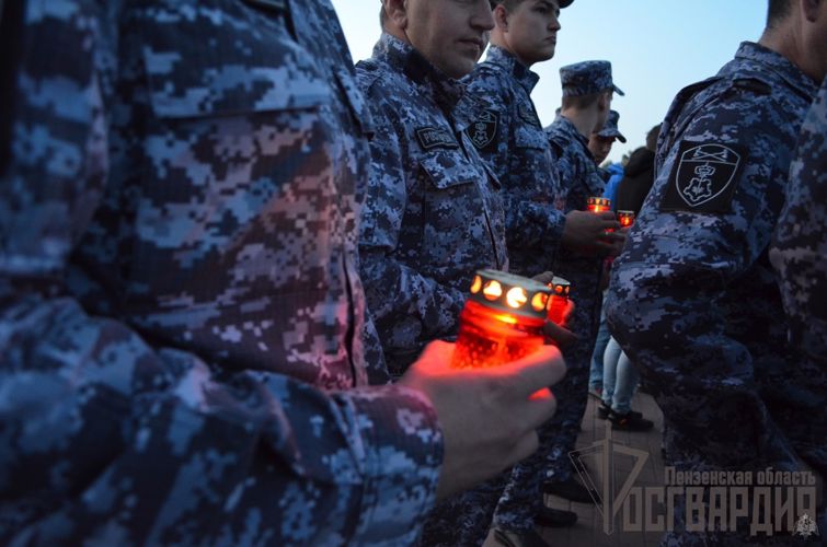 В канун дня памяти и скорби сотрудники и военнослужащие Управления Росгвардии по Пензенской области приняли участие в общероссийской акции «Свеча Памяти»