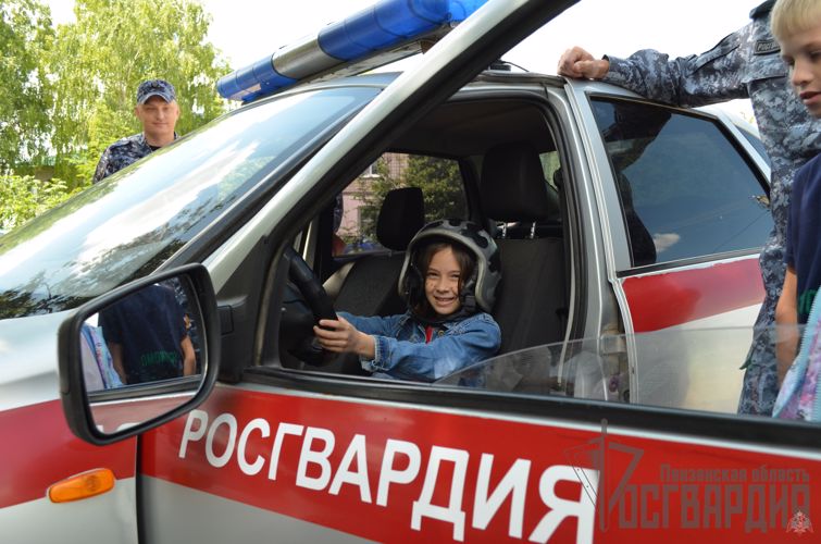 В Пензенской области росгвардейцы посетили школьный лагерь в рамках акции «Каникулы с Росгвардией»