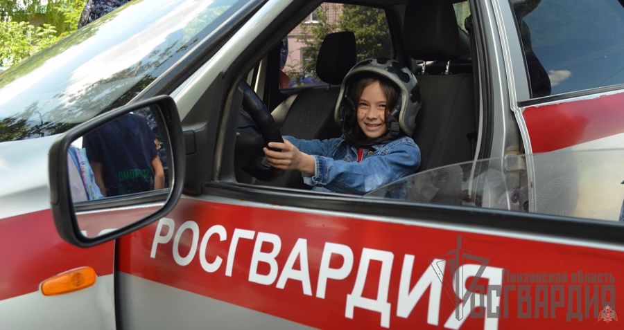 В Пензенской области росгвардейцы посетили школьный лагерь в рамках акции «Каникулы с Росгвардией»