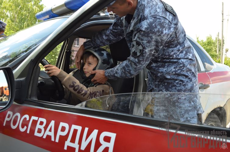 В Пензенской области росгвардейцы посетили школьный лагерь в рамках акции «Каникулы с Росгвардией»