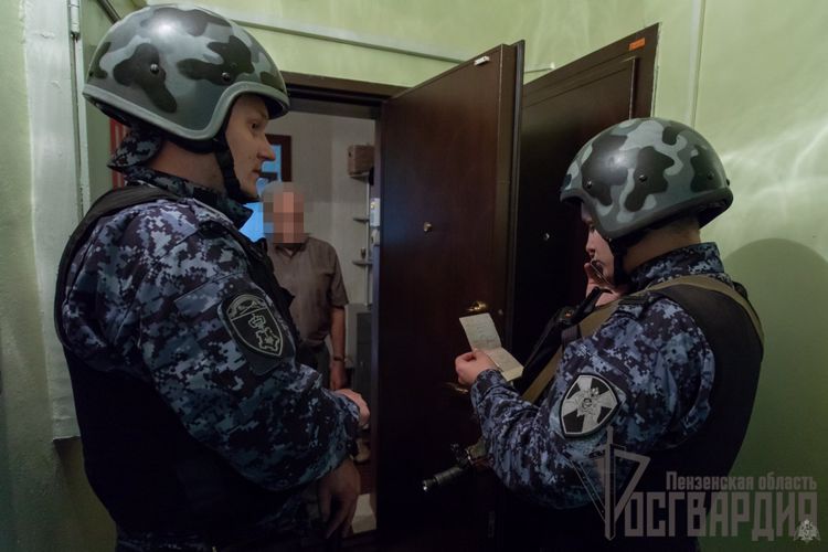 В Пензе росгвардейцы задержали гражданина, который нанес телесные повреждения своей матери