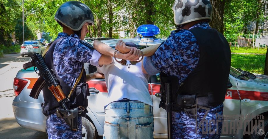 В Пензе сотрудники Росгвардии задержали нарушителя общественного порядка в общежитии