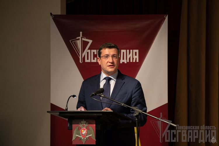 В Нижнем Новгороде генерал-полковник Олег Плохой вручил штандарт командующего Приволжским округом Росгвардии