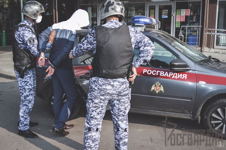 В Пензе наряд Росгвардии задержал гражданина, который избил мужчину в результате спора