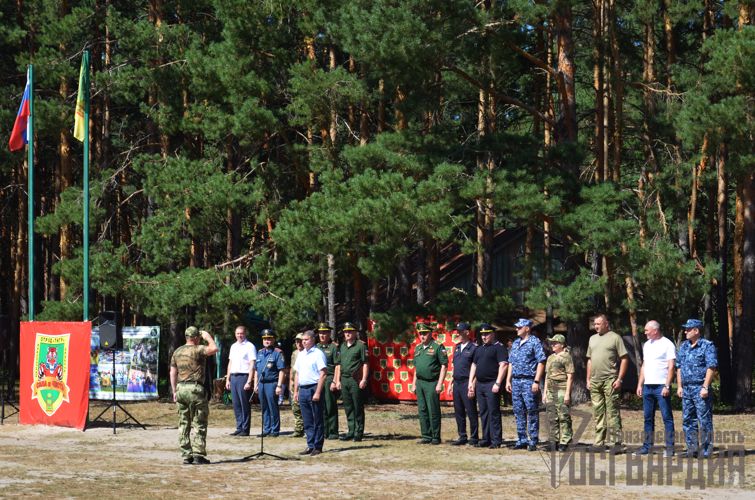 Представители Росгвардии приняли участие в закрытии учебно-тренировочных сборов отряда «Тигр» в лагере под Пензой