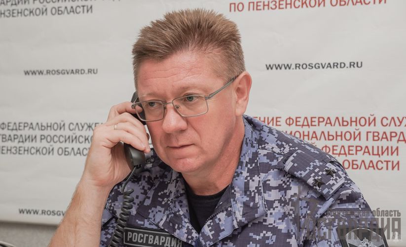 В Пензе офицер территориального управления Росгвардии провел «Прямую линию» по вопросам прохождения службы по контакту