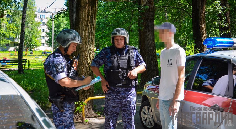 В Пензе Росгвардейцы пресекли конфликт между соседями