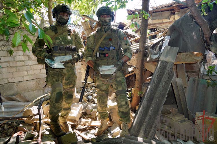 РОСГВАРДЕЙЦЫ ОБСЛЕДОВАЛИ ОБЛОМКИ АМЕРИКАНСКОЙ РАКЕТЫ В ДНР 