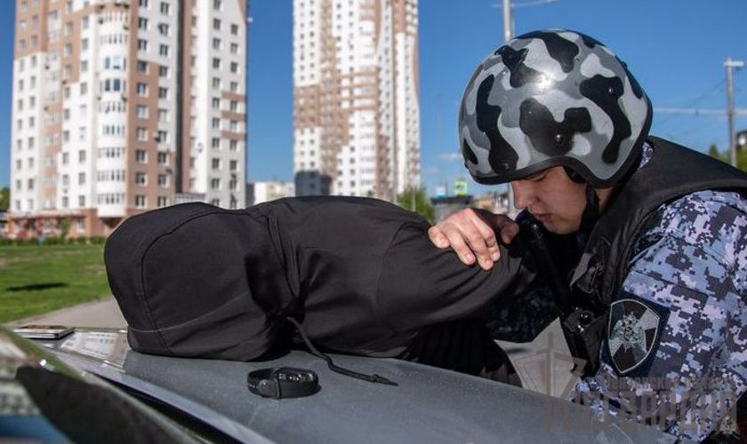 В Пензе росгвардейцы задержали местного жителя, который ударил своего оппонента бутылкой по голове